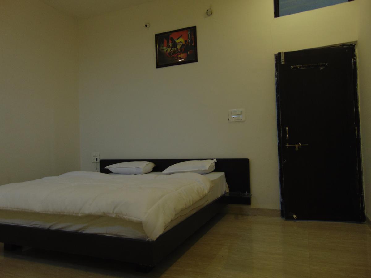 Hotel Kalajanki Ujjain Luaran gambar